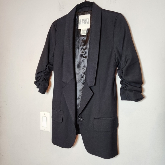 BB Dakota Black ruched 3/4 sleeve blazer. Women's size 2. Pockets - Picture 15 of 16